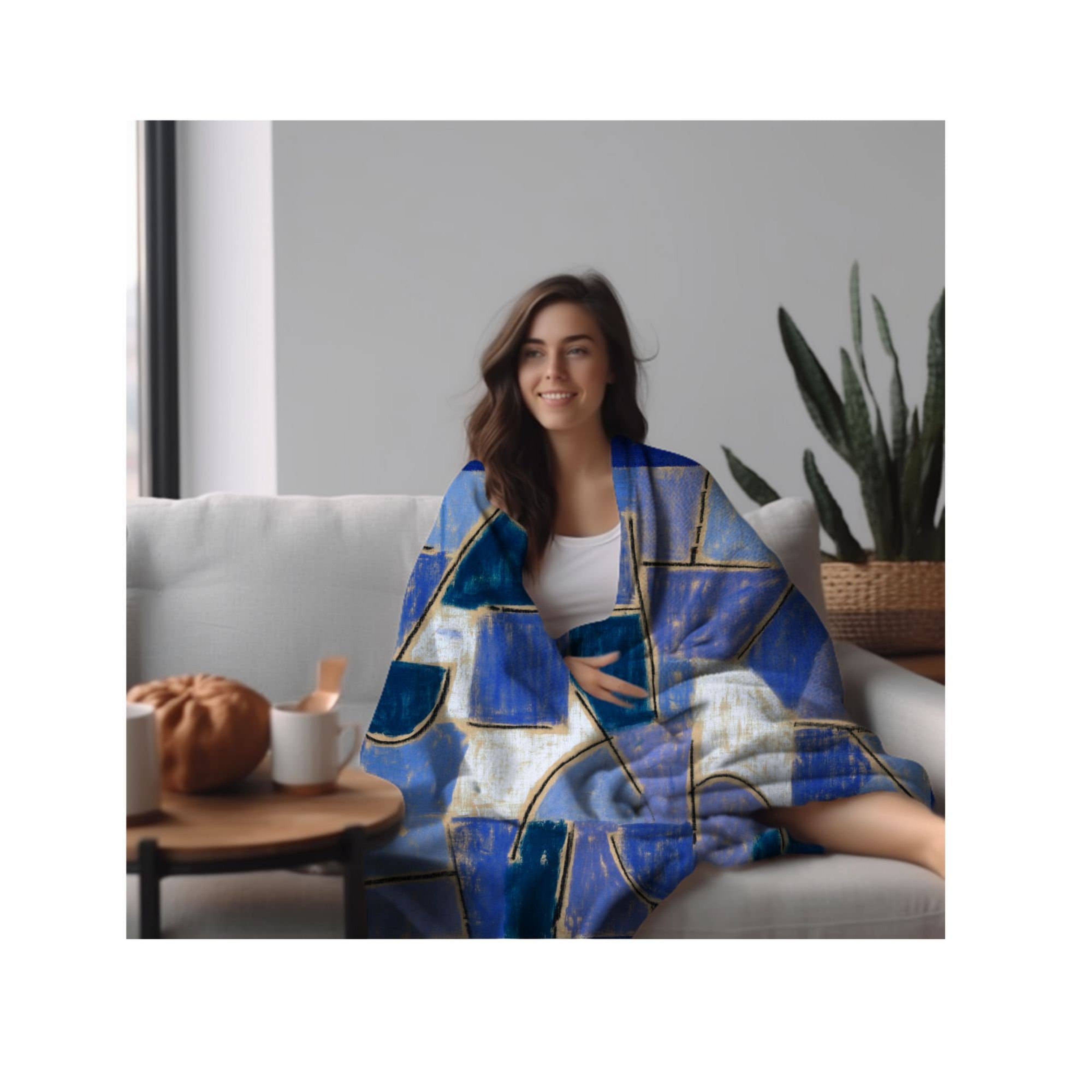 Plush throw blanket with luxurious feel for ultimate comfort